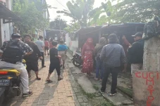 Bobol Kios Kantin Belakang...