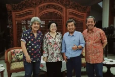 Momen Megawati Ngobrol...