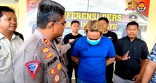 Nyamar Jadi Cewek dan...