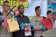 Gerebek Tambang Emas...