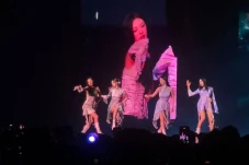 Aespa Gelar Konser di...