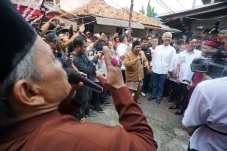 Ganjar Disambut Antusias...