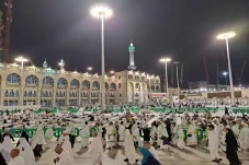 209.782 Jemaah Indonesia...