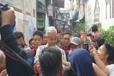 Ganjar Disambut Antusias...