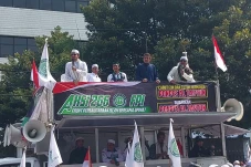 Massa 266 Kepung Kemenag,...