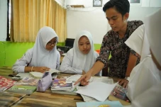 Kisah Syarif dan Desi,...
