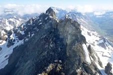 Gunung di Puncak Alpen...