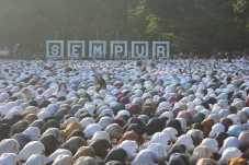 20.000 Jemaah Gelar...