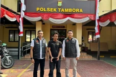 Pria di Tambora Dikeroyok...
