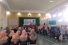 Antusias, Ratusan Mahasiswa...