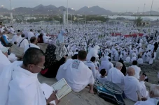 Suhu di Makkah 45-50...