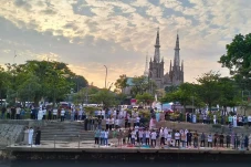 Masjid Istiqlal Penuh,...