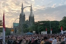 Parkir Gereja Katedral...