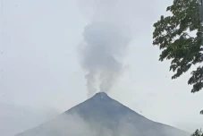 Sepanjang 12 Jam Gunung...