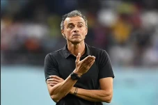 Luis Enrique Gantikan...