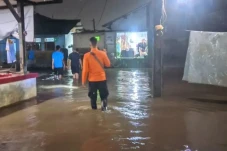 Puluhan Rumah Warga...