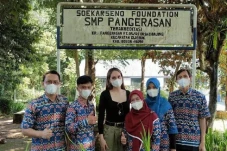 8 Artis Ini Dirikan...