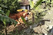 Sopir Ngantuk, Truk...