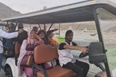 Layanan Mobil Golf untuk...