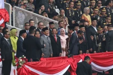 Hadiri Puncak HUT ke-77...