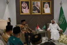 Kritisi Pelayanan Mashariq,...