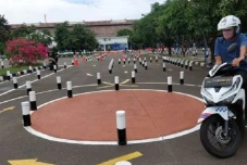 Pakar Keselamatan Berkendara...