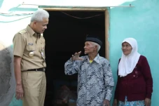 Mbah Katimin Terharu...