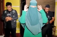 Gempar! Seorang Perempuan...