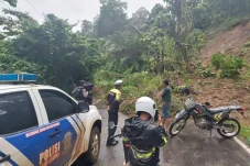 Imbas Hujan Deras, Jalan...