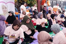 Mak Ganjar Latih Ibu-Ibu...