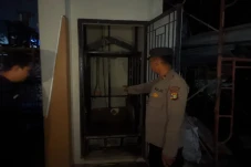 Lift di Sekolah Islam...
