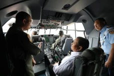 Prabowo Serahkan C-130J...
