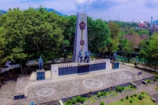Mengenal Sejarah dengan...