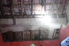 Atap 2 Rumah Warga di...