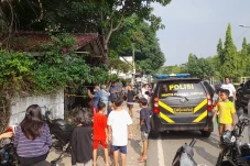 Polisi Bunuh Diri di...