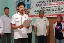 Panasi Mesin Politik,...