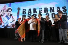 Prabowo Hadiri Rakernas...