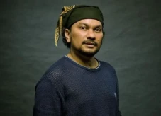 Tompi Tawarkan Layanan...