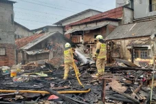 Teledor Bakar Sampah,...