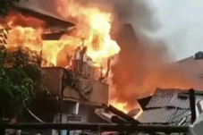 Kebakaran Hebat di Kawasan...