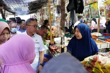 Tinjau Pasar Seketeng...