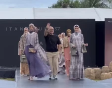 Padukan Songket dan...