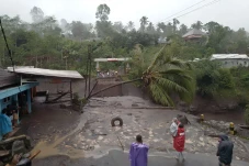 Banjir Bandang Terjang...