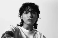 Jungkook BTS Bawakan...