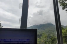 Dalam 6 Jam, Gunung...