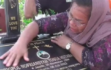 Tangis Keluarga Mendiang...