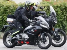 Aprilia Ketangkap Basah...