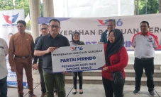 Bagikan Gerobak Perindo,...