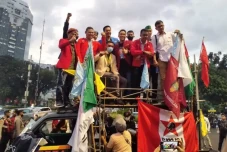 8 Organisasi Ekstra...