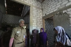 Cek Bantuan RTLH di...